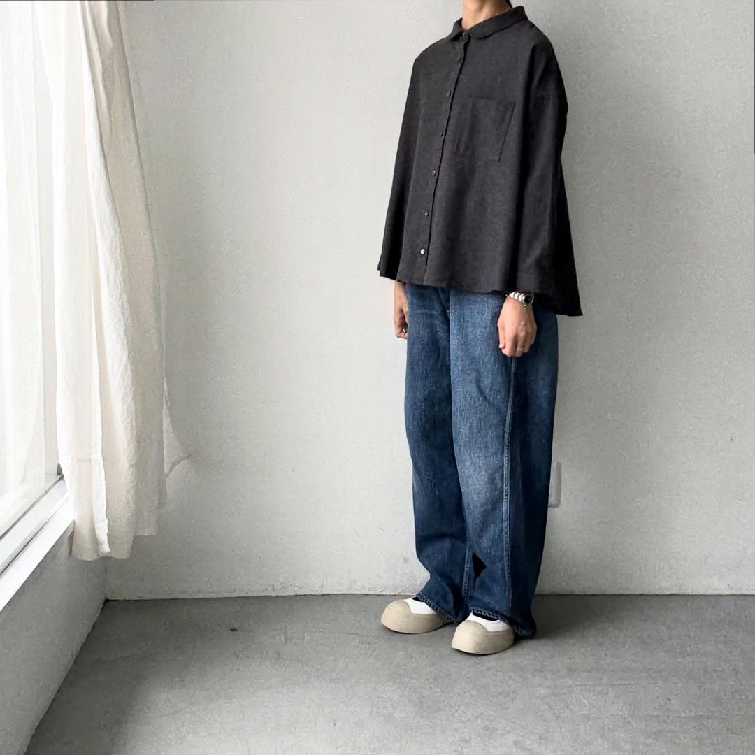 Linenya  コットンヤク丸襟長袖ブラウス　チャコール