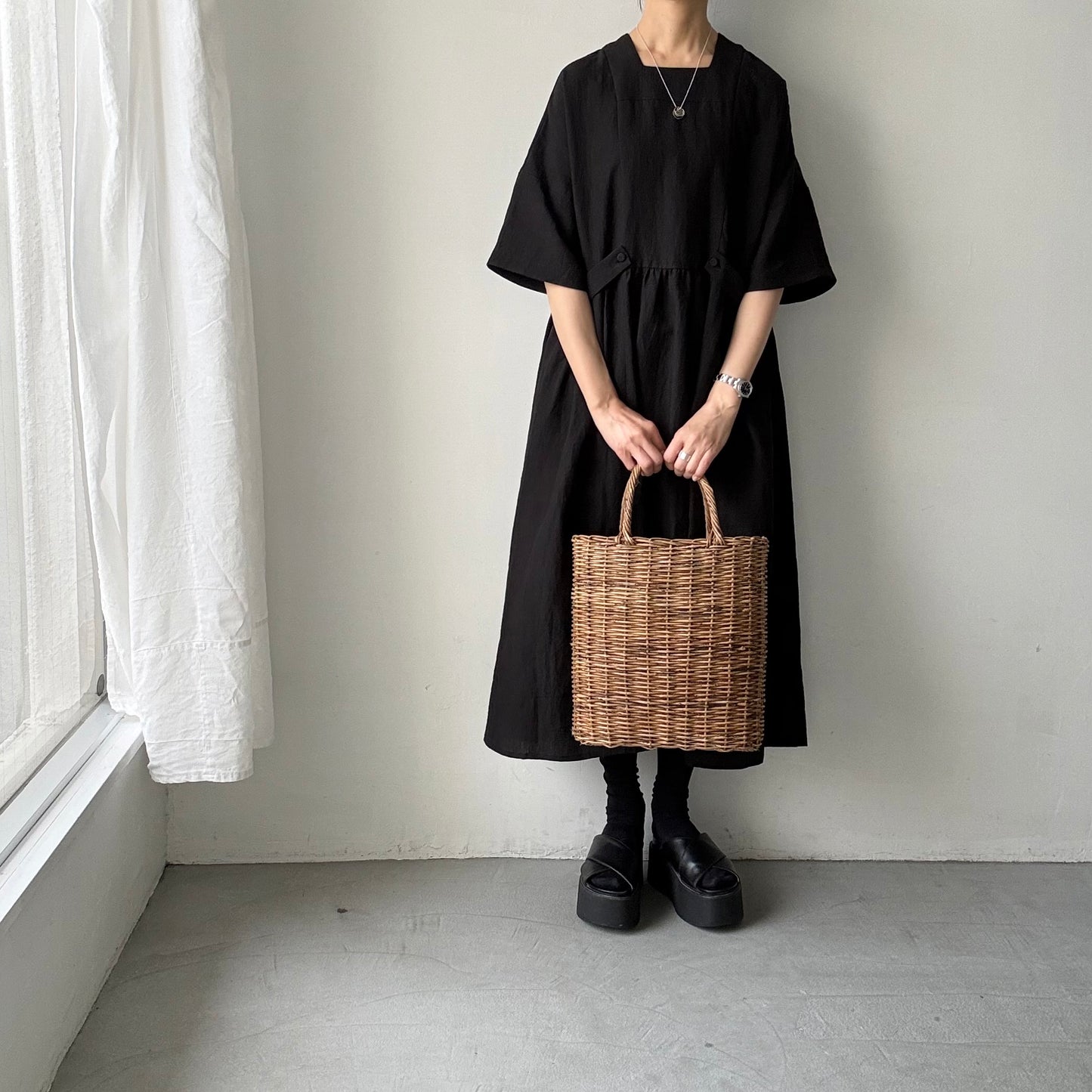 MAGALI   ハイカウントコルトレイクリネンスクエアネックワンピース