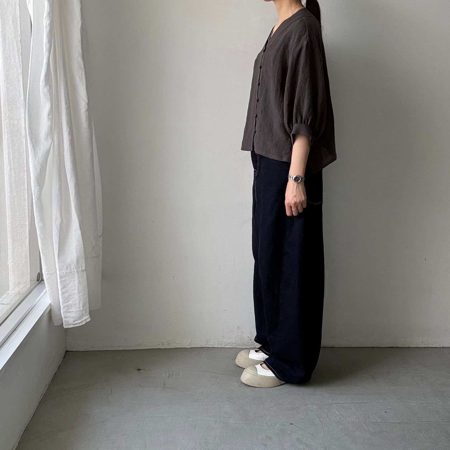atelier naruse  リネンステッチVネックブラウス