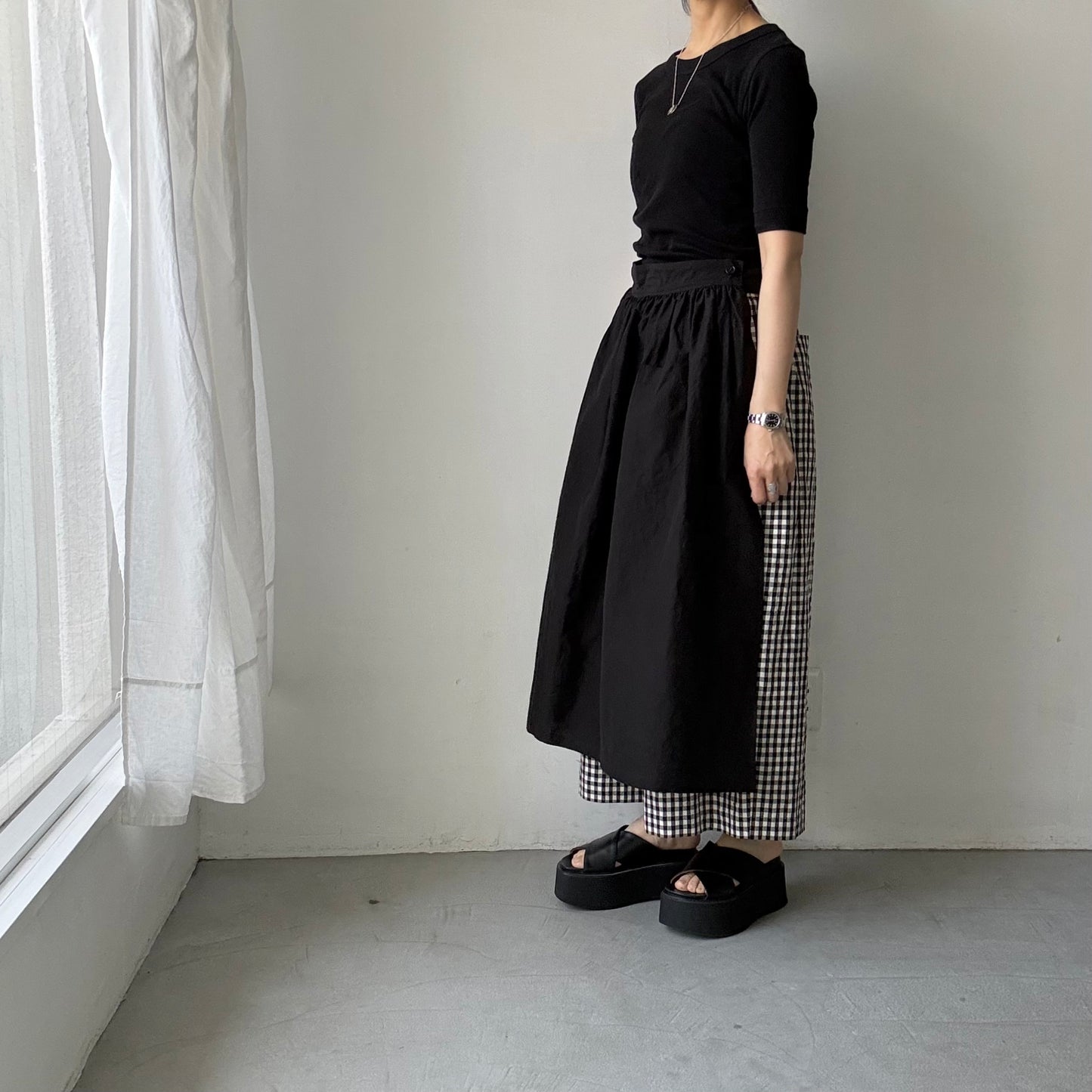 R&D.M.Co  コットンリネンシルクワッシャーサロンエプロン　ブラック