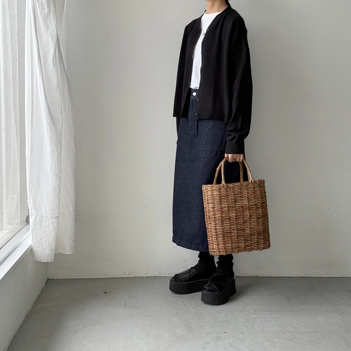 atelier naruse  コットンウールVネックニットカーディガン　ブラック