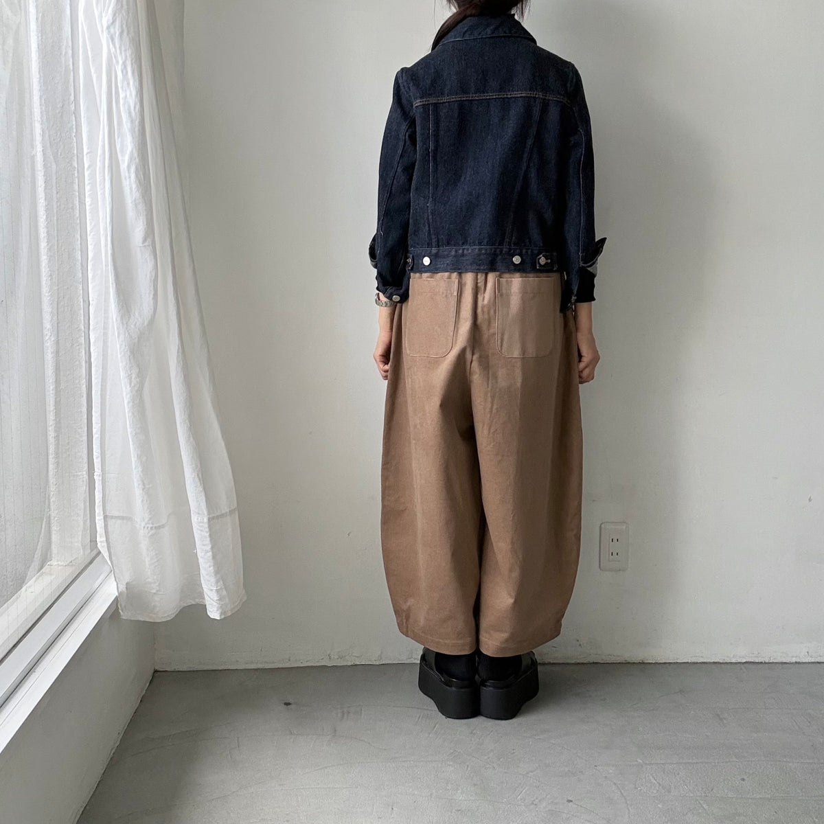 MAGALI コットンコーデュロイフラップポケットパンツ　ベージュ