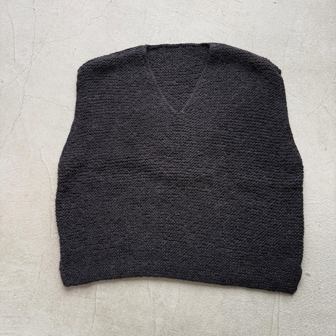 ゴーシュ アルパカウールハンドニットベスト ブラック – blanc