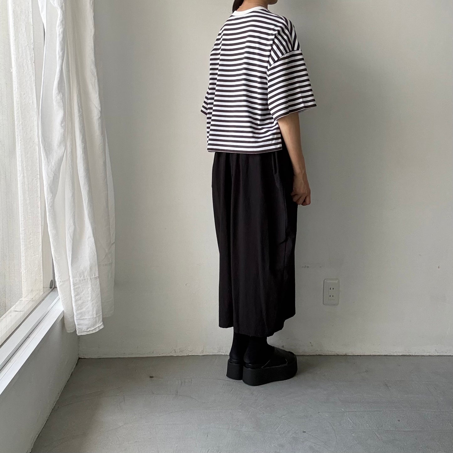 atelier naruse  コットンボーダー半袖カットソー　チャコール