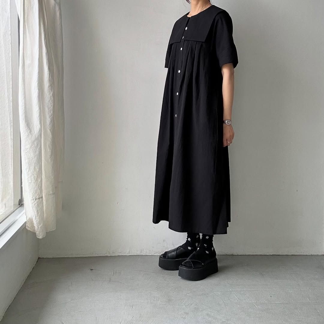 MAGALI 天日干しコットンスクエアカラーワンピース　ブラック
