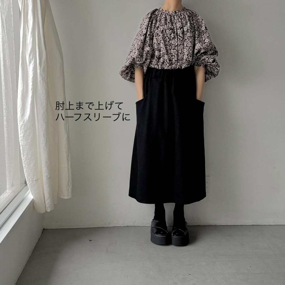 R&D.M.Co ワイルドベリーリネンギャザースモック　ブラック×フラックス