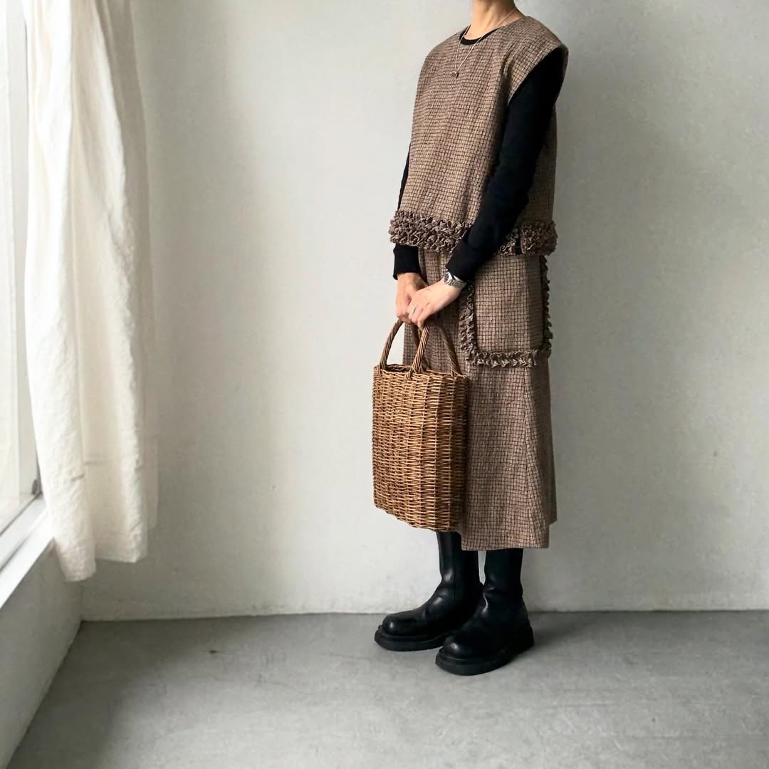 R&D.M.Co  フリルデコレーションボタンビブ　チェック