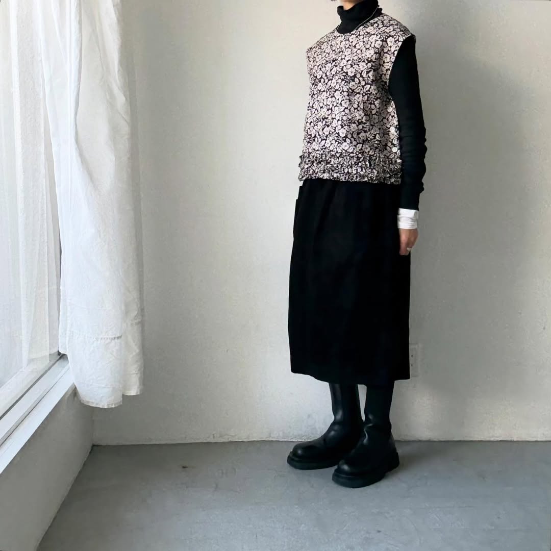 R&D.M.Co  ワイルドベリーリネンフリルデコレーションボタンビブ