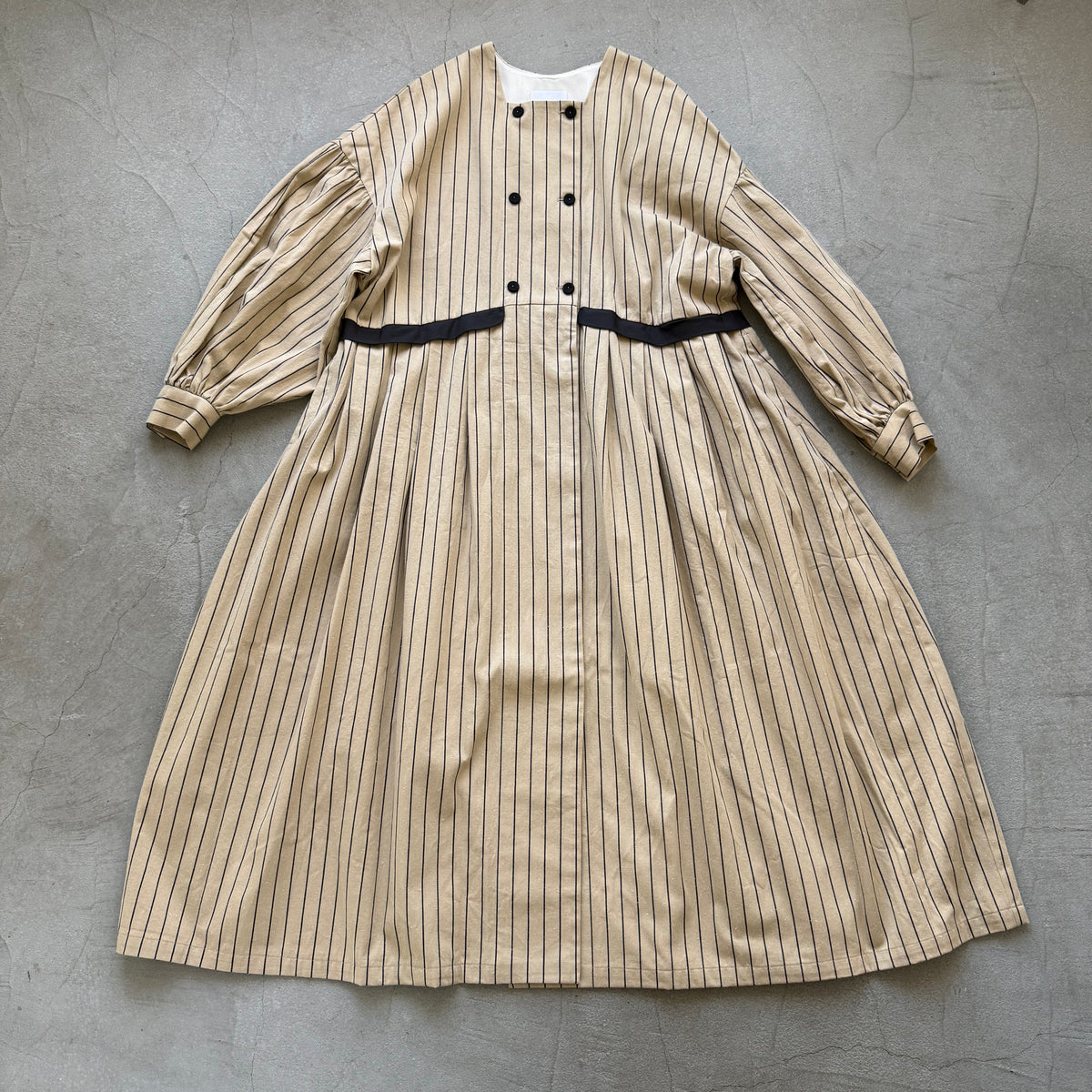 MAGALI コットンシルクストライプダブルボタンワンピース