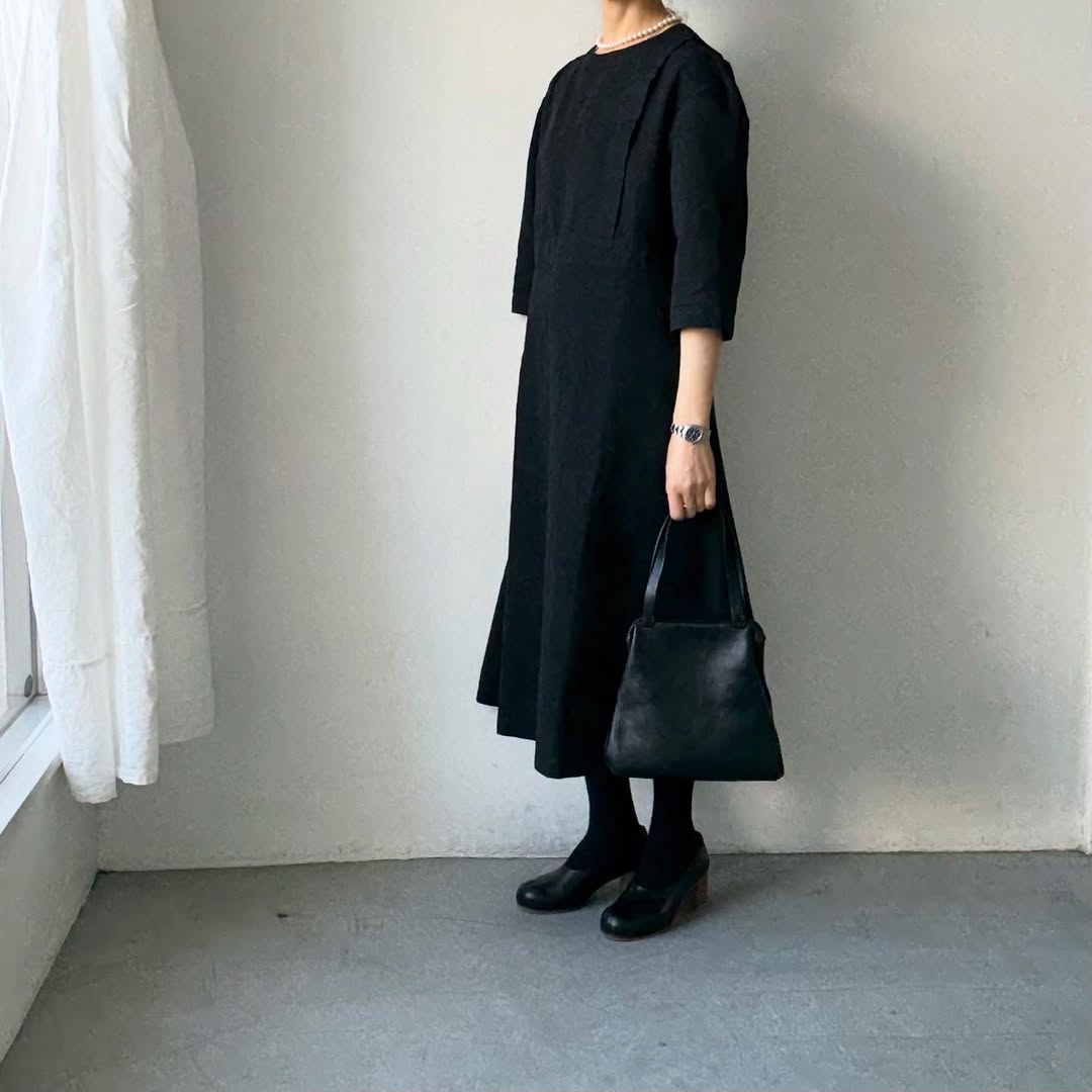 MAGALI ハイカウントコットンリネングレースドレス　ブラック