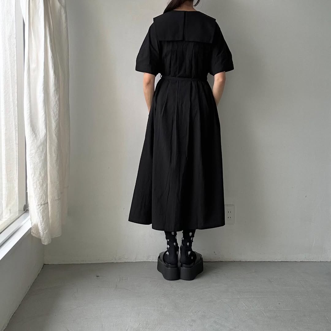 MAGALI 天日干しコットンスクエアカラーワンピース　ブラック