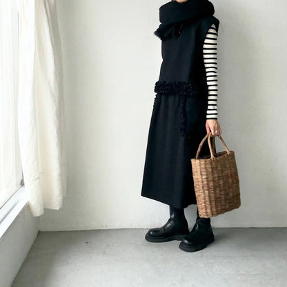 R&D.M.Co  フリルデコレーションボタンビブ　ブラック