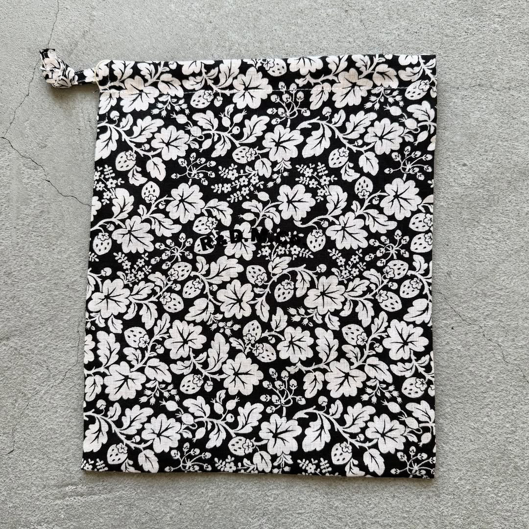 R&D.M.Co  ワイルドベリーリネンドローストリングバッグスモール　ブラック×ホワイト