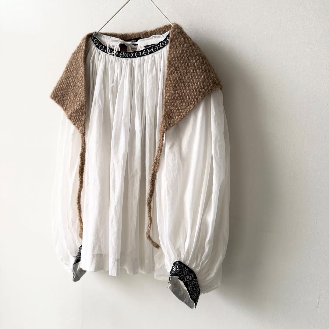 Karakoram アルパカコットントライアングルスカーフ　ライトブラウン