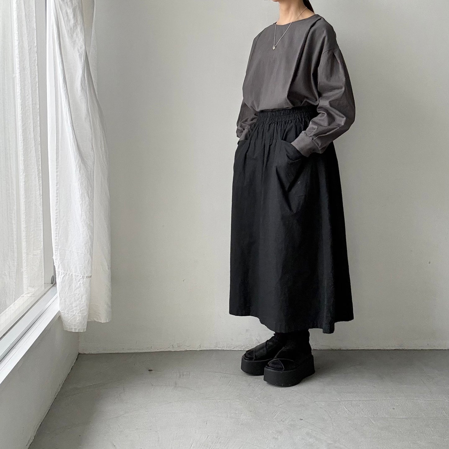 atelier naruse  オーガニックコットンタックブラウス