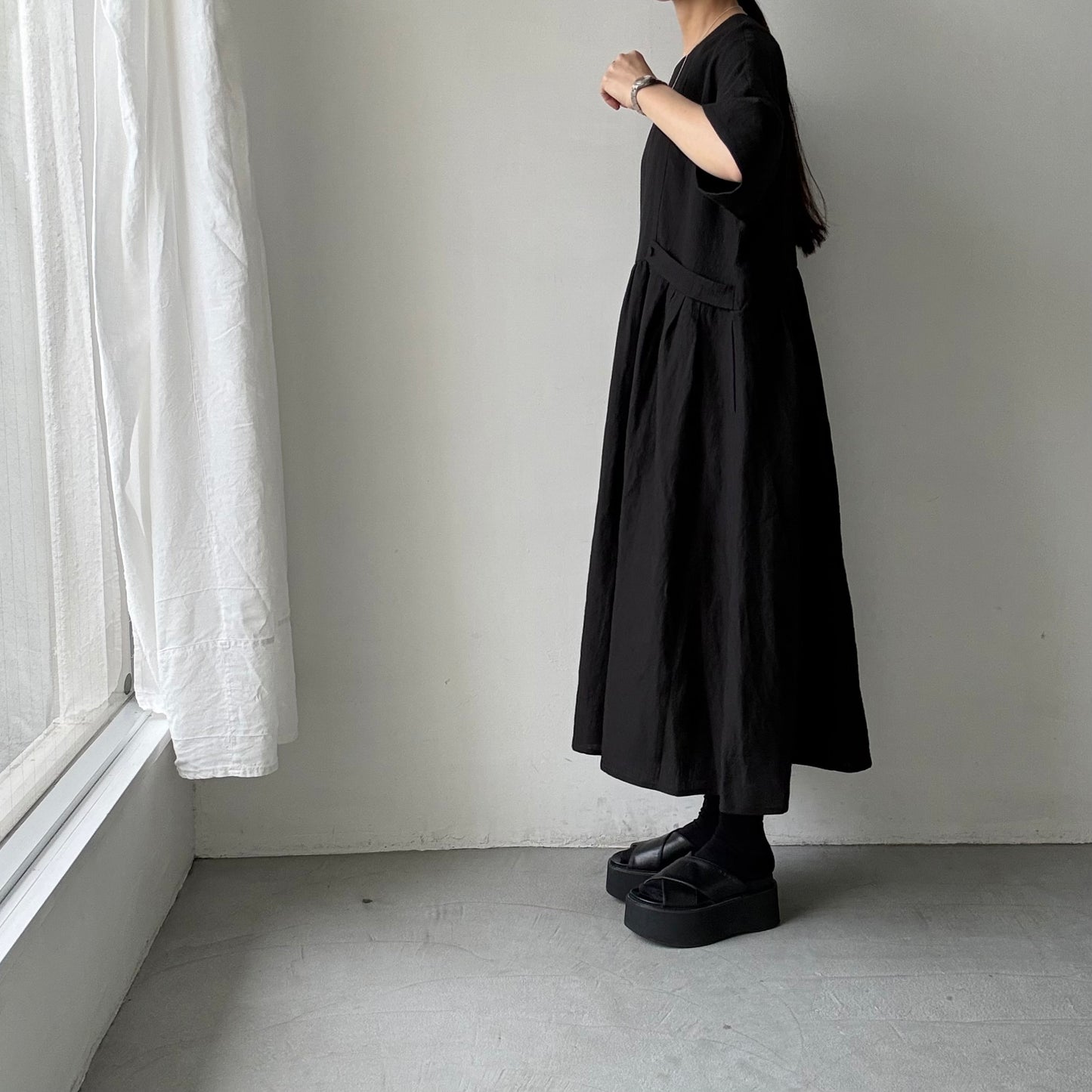 MAGALI   ハイカウントコルトレイクリネンスクエアネックワンピース