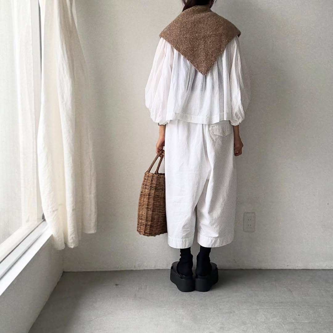 Karakoram アルパカコットントライアングルスカーフ　ライトブラウン