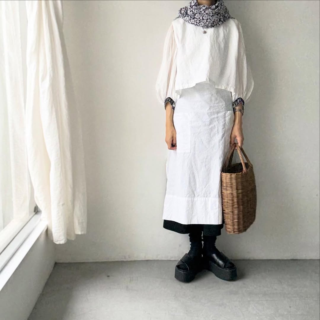 R&D.M.Co  ワイルドベリーガーゼショール　ブラック×ホワイト