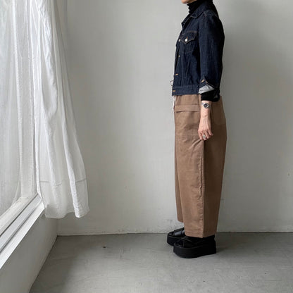 MAGALI コットンコーデュロイフラップポケットパンツ　ベージュ