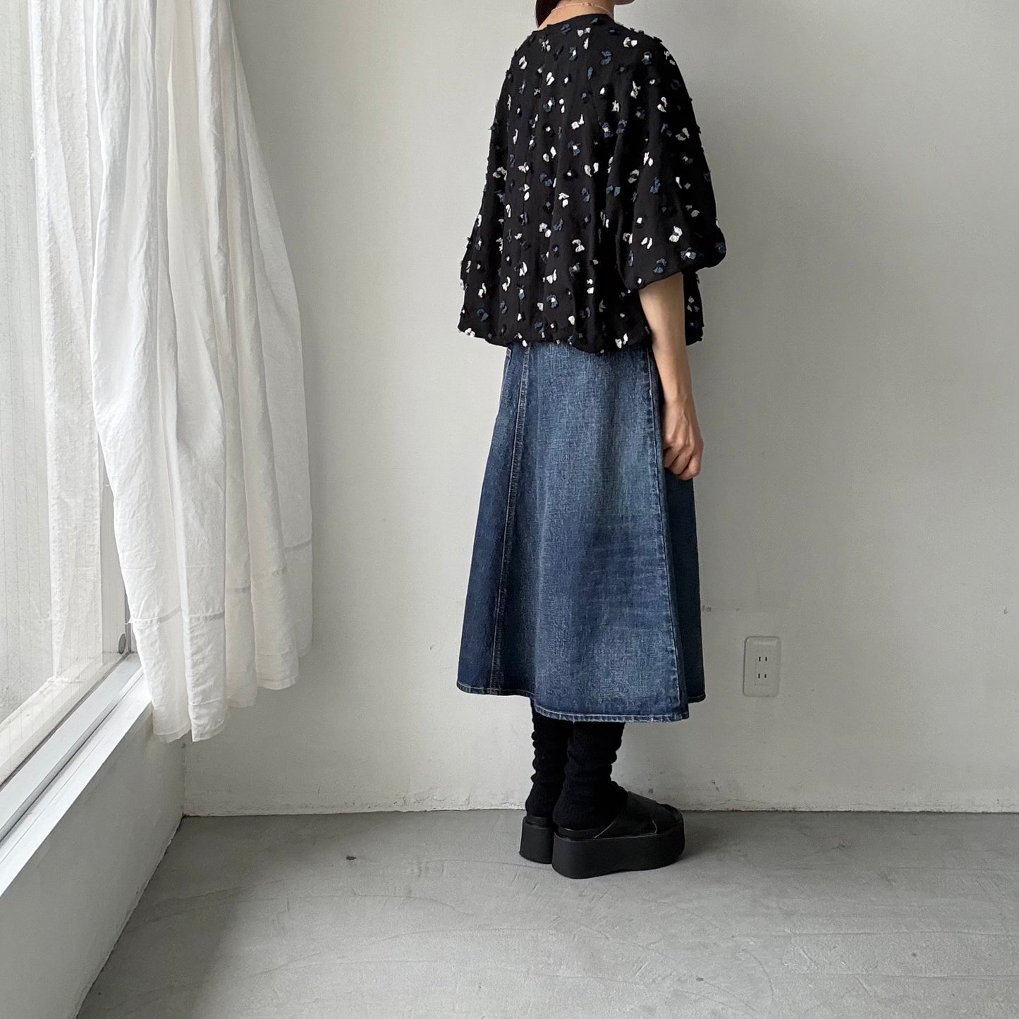 kijinokanosei  糸巻きバルーンスリーブプルオーバー　ブラック