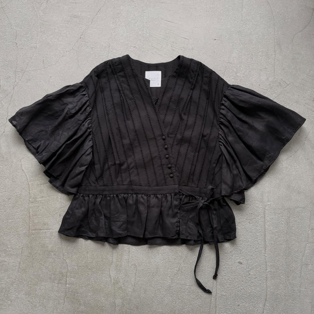 MAGALI コットンレースカシュクールブラウス　ブラック
