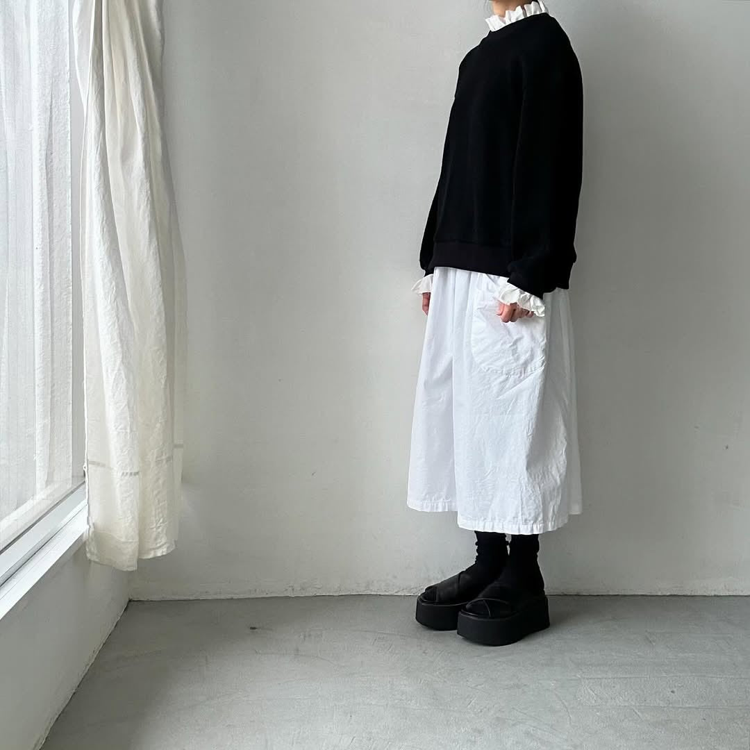 MAGALI クォーターニットフリルプルオーバー