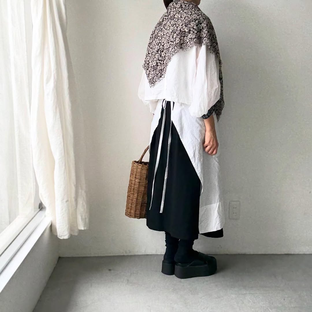 R&D.M.Co  ワイルドベリーガーゼショール　ブラック×フラックス