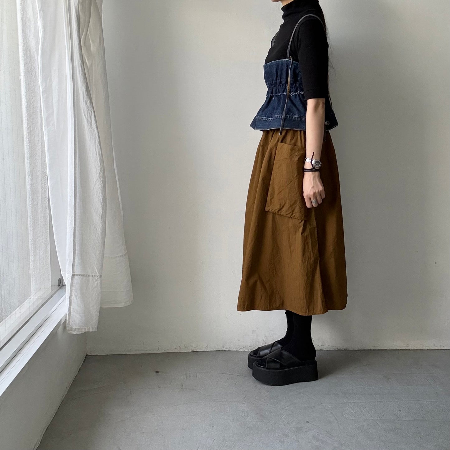 R&D.M.Co 　シュリンクコットンガーメントダイポケットスカート　ブラウン