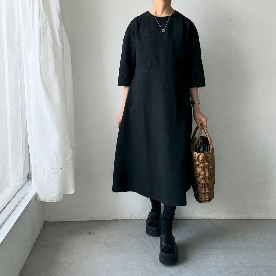 MAGALI ハイカウントコットンリネングレースドレス　ブラック