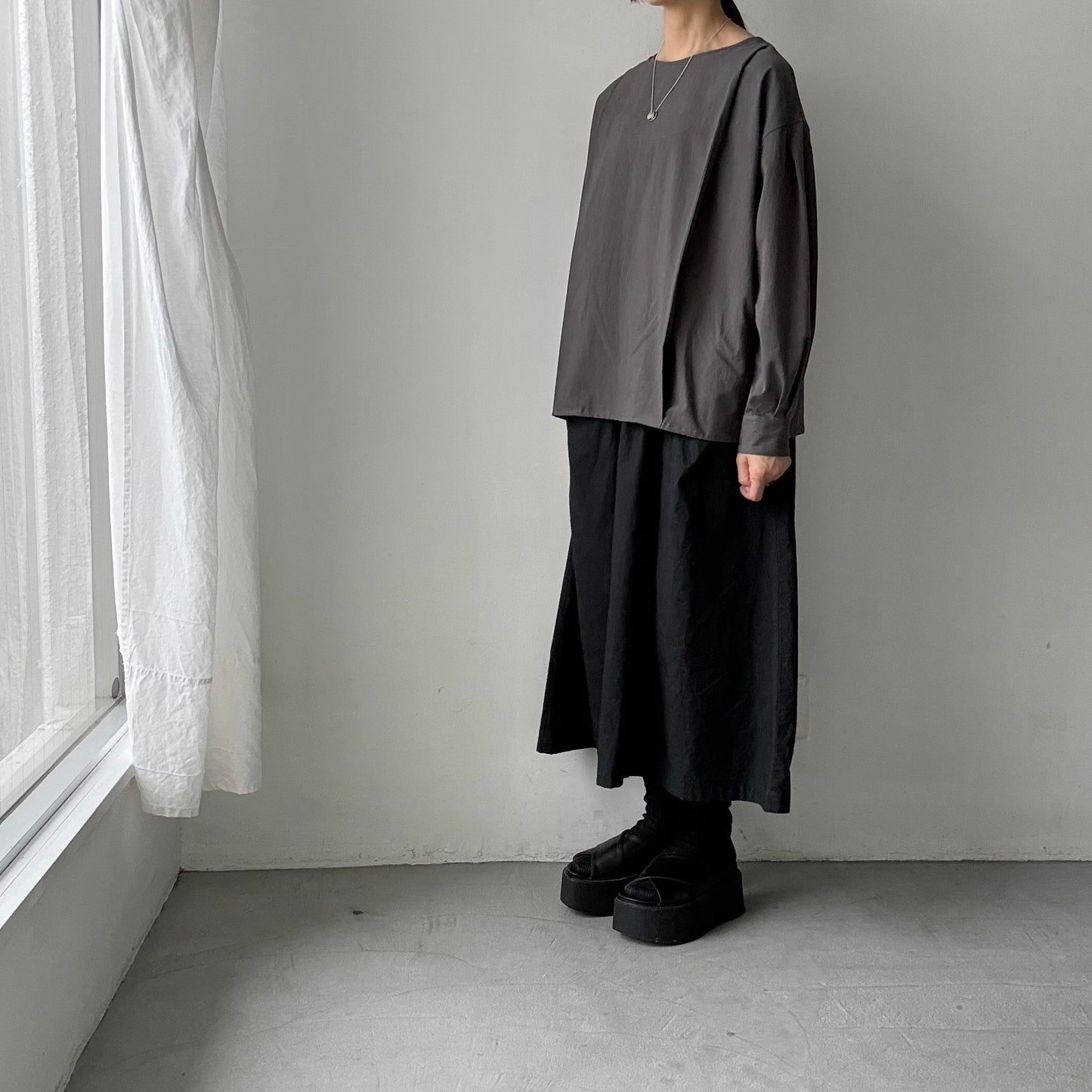 atelier naruse  オーガニックコットンタックブラウス