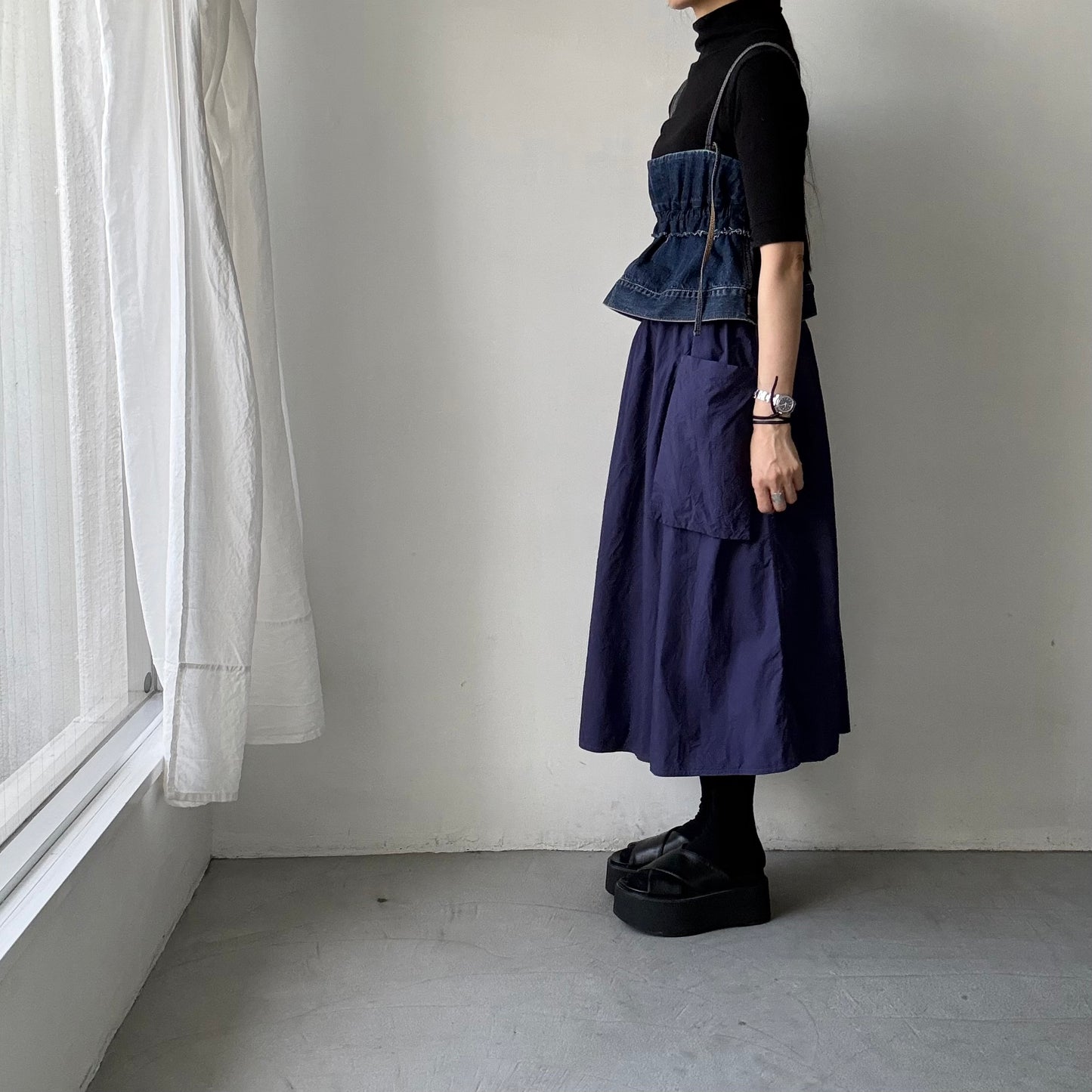 R&D.M.Co 　シュリンクコットンガーメントダイポケットスカート　ダークブルー