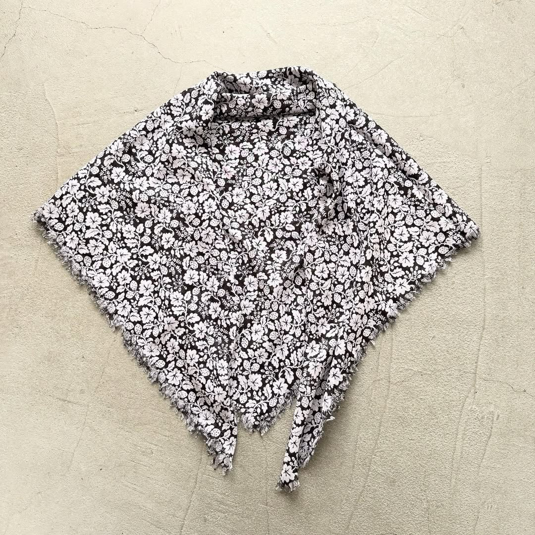 R&D.M.Co  ワイルドベリーガーゼショール　ブラック×ホワイト