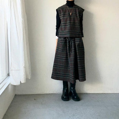 R&D.M.Co  ウール タータンチェックボタンビブ