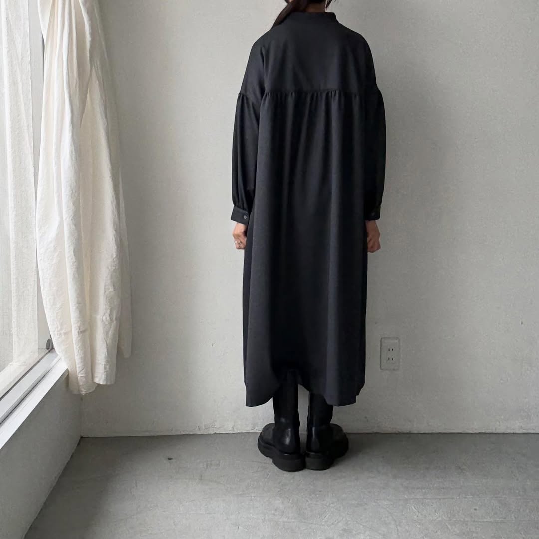 Linenya  ウールサキソニースタンドカラーワンピース