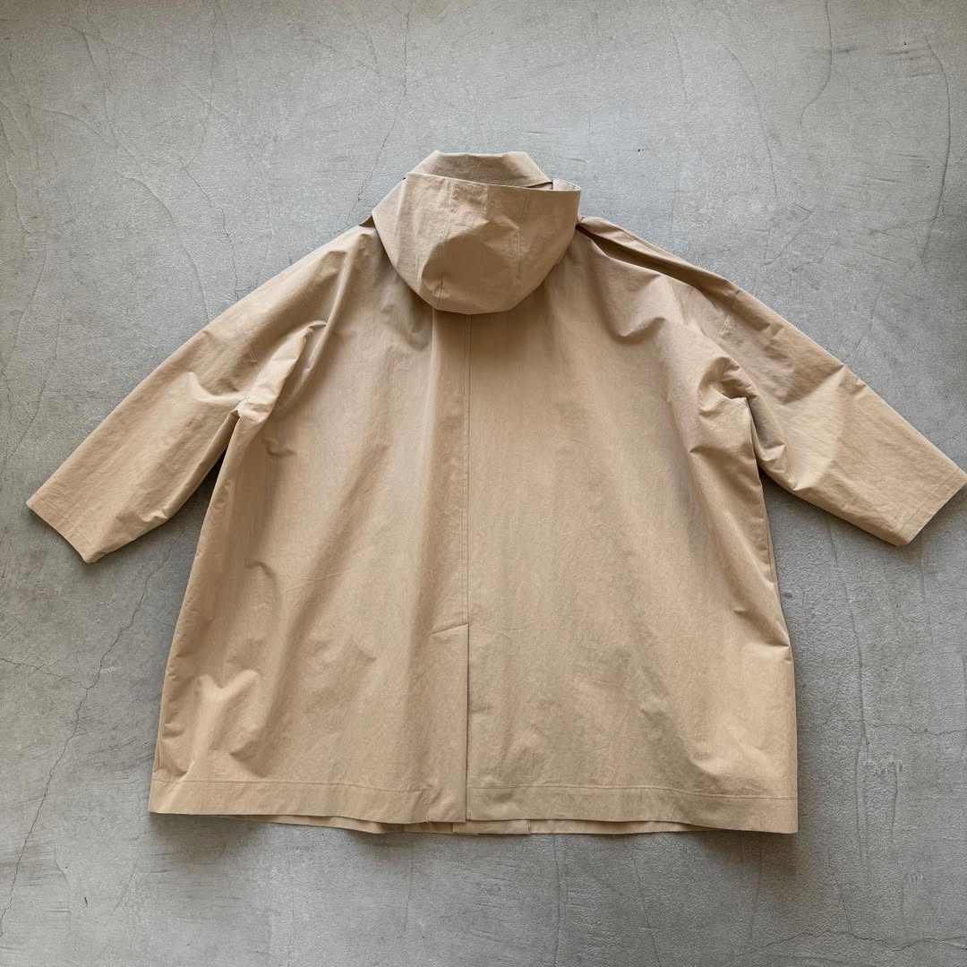 atelier naruse コットンナイロンタフタフーデットコート　ベージュ