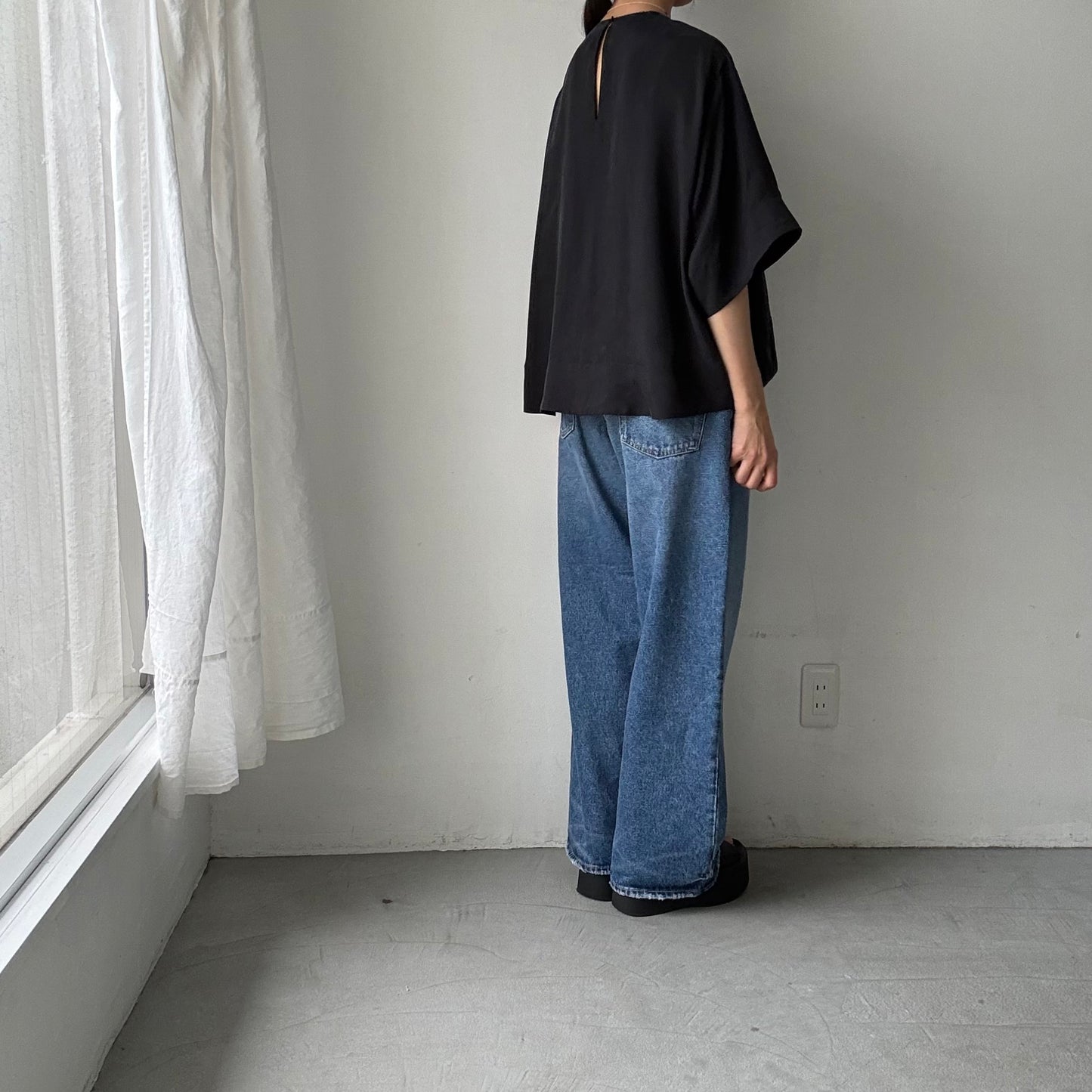 TENNE HANDCRAFTED MODERN ハーフスリーブトップス　ブラック