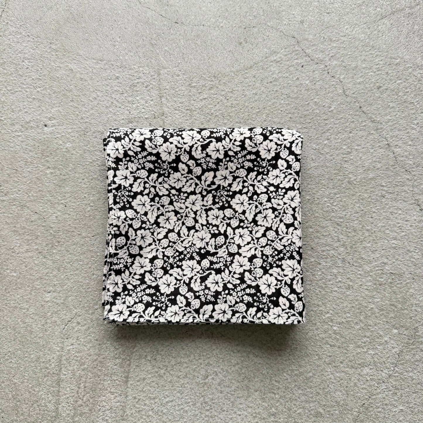 R&D.M.Co  リトルワイルドベリーバンダナ