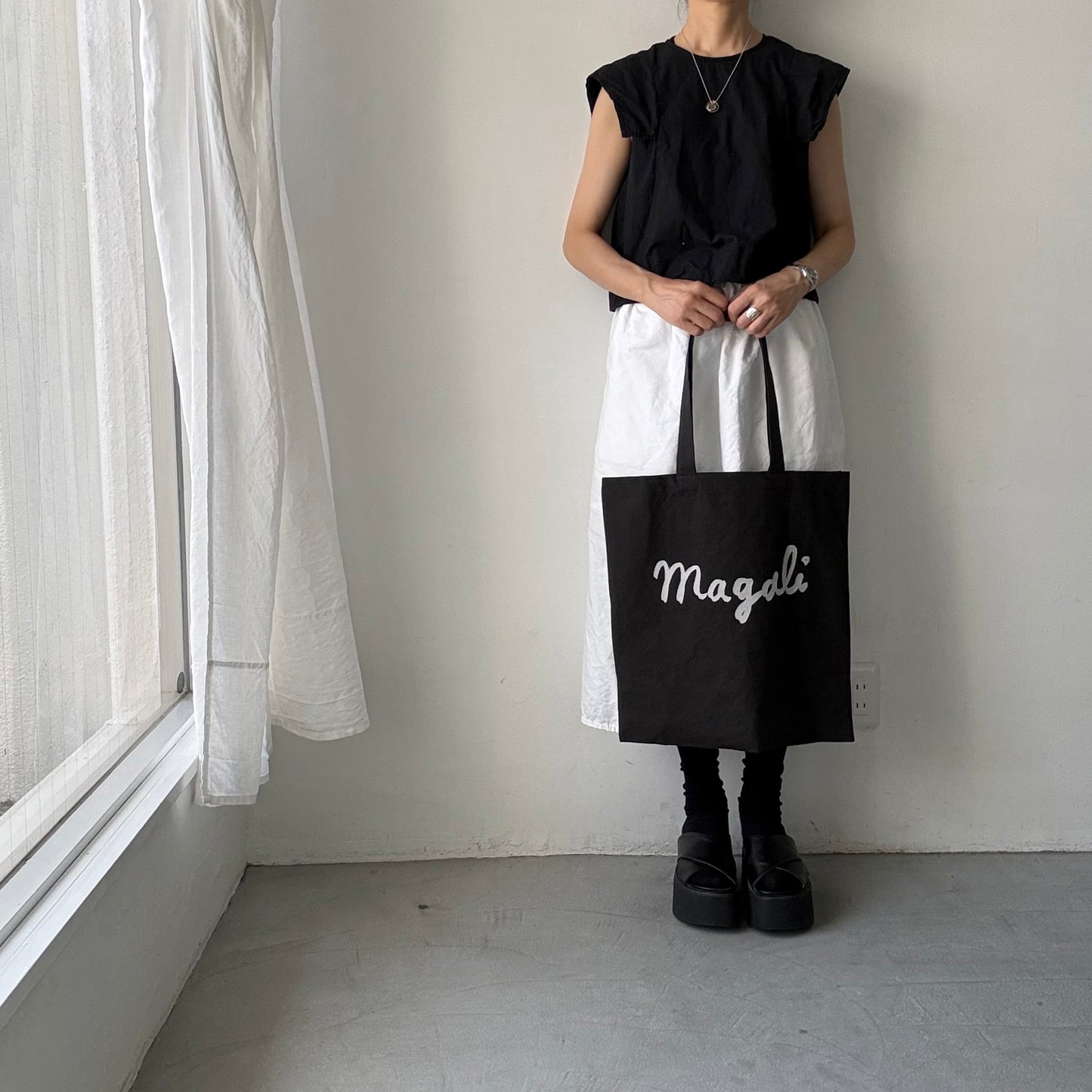 MAGALI   キャンバスコットンリネントートバッグ　ブラック