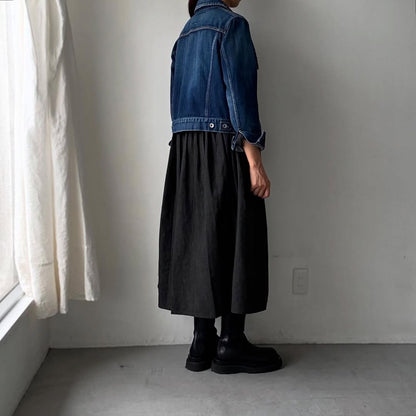 MAGALI 墨染めコットンリネンフリルワンピース