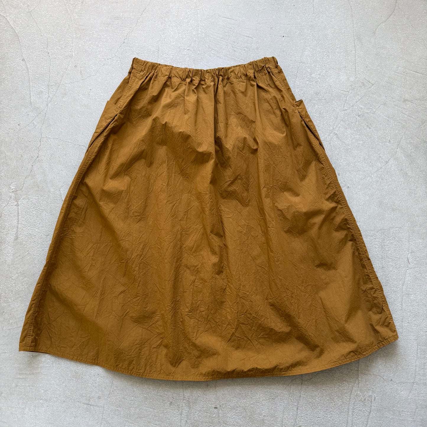 R&D.M.Co 　シュリンクコットンガーメントダイポケットスカート　ブラウン
