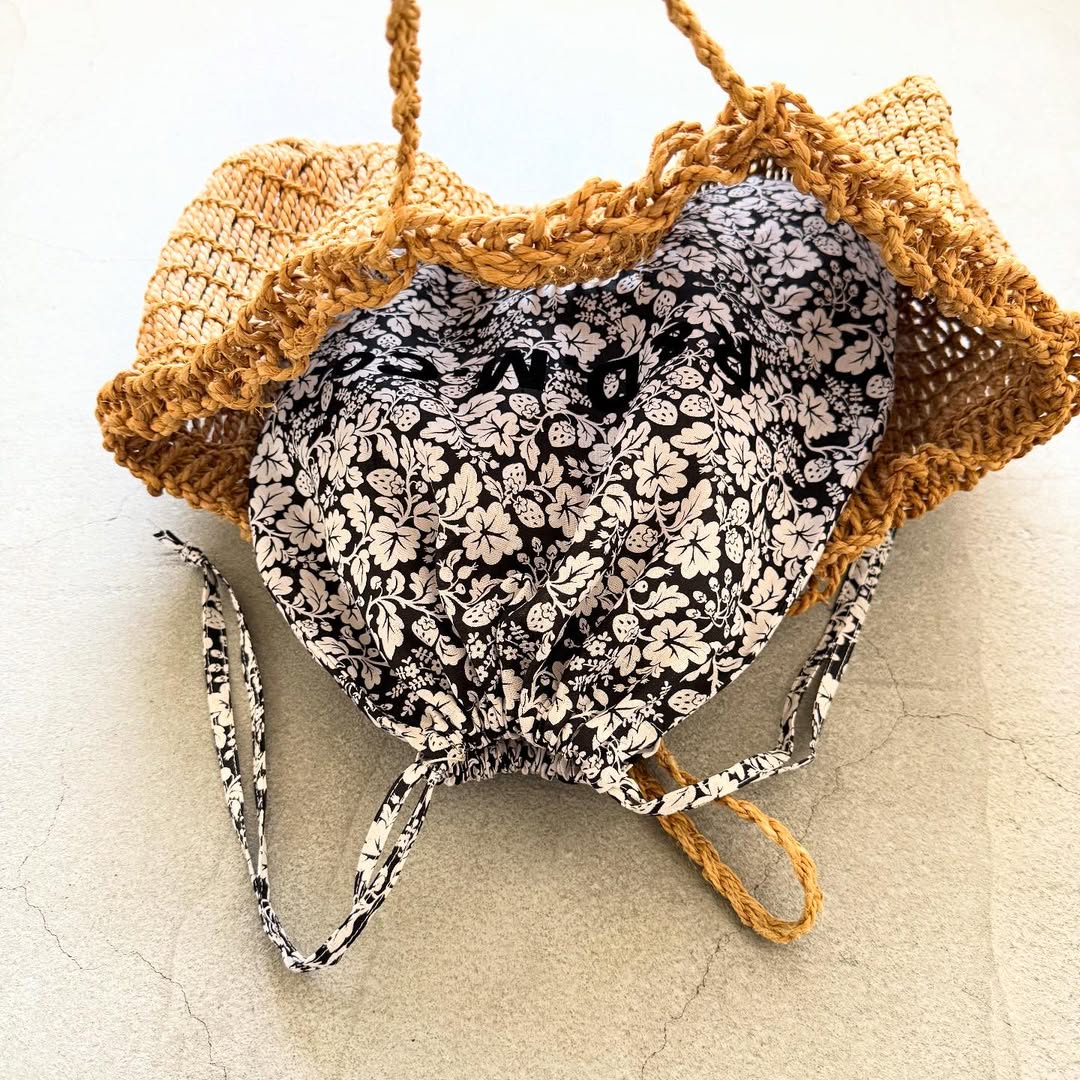 R&D.M.Co  ワイルドベリーリネンドローストリングバッグラージ　ブラック×ホワイト