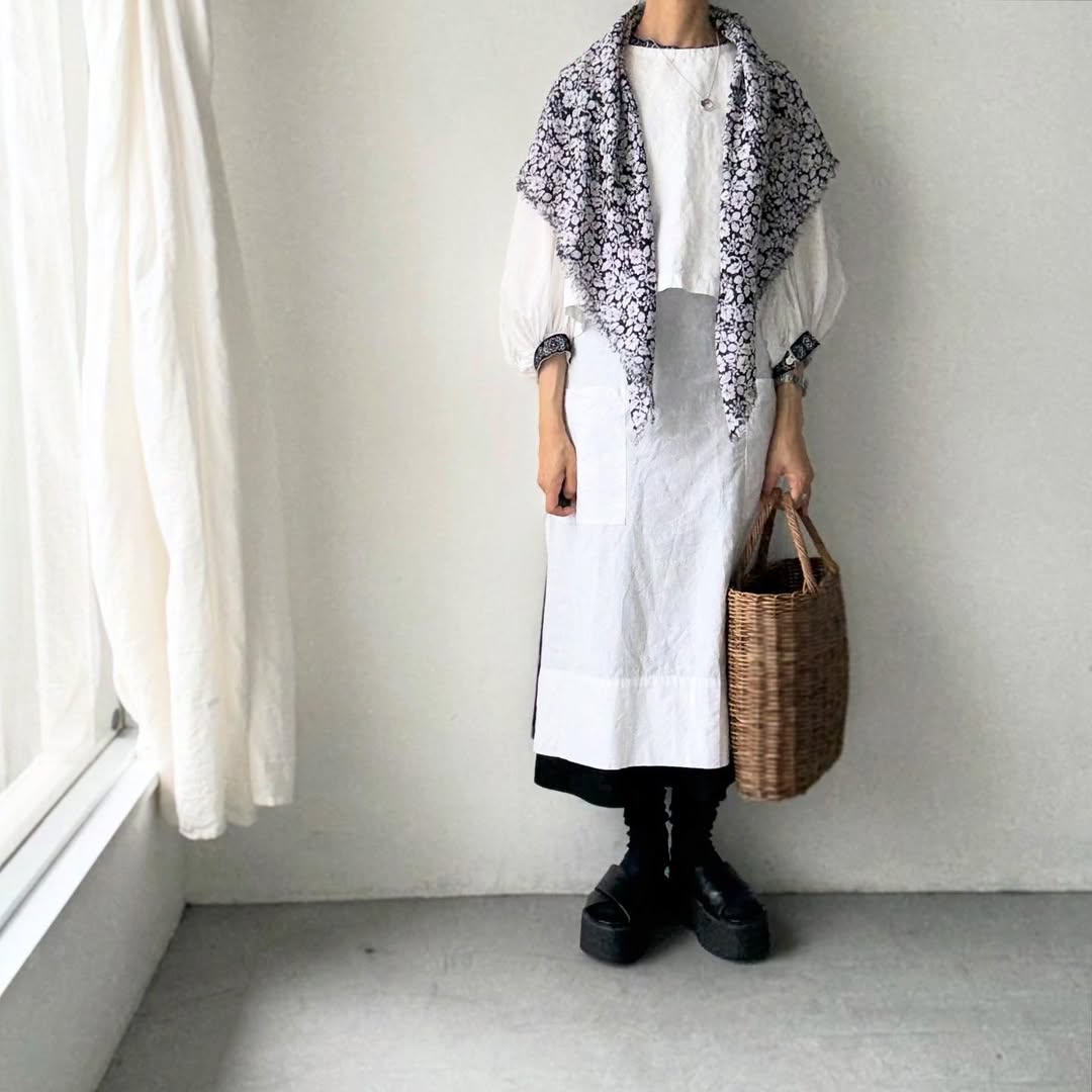 R&D.M.Co ワイルドベリーガーゼショール ブラック×ホワイト – blanc