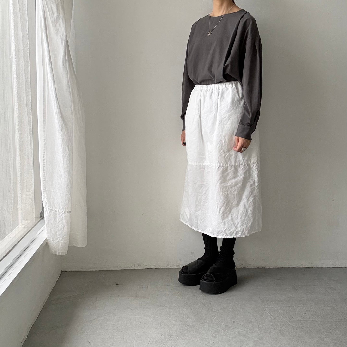atelier naruse  オーガニックコットンタックブラウス