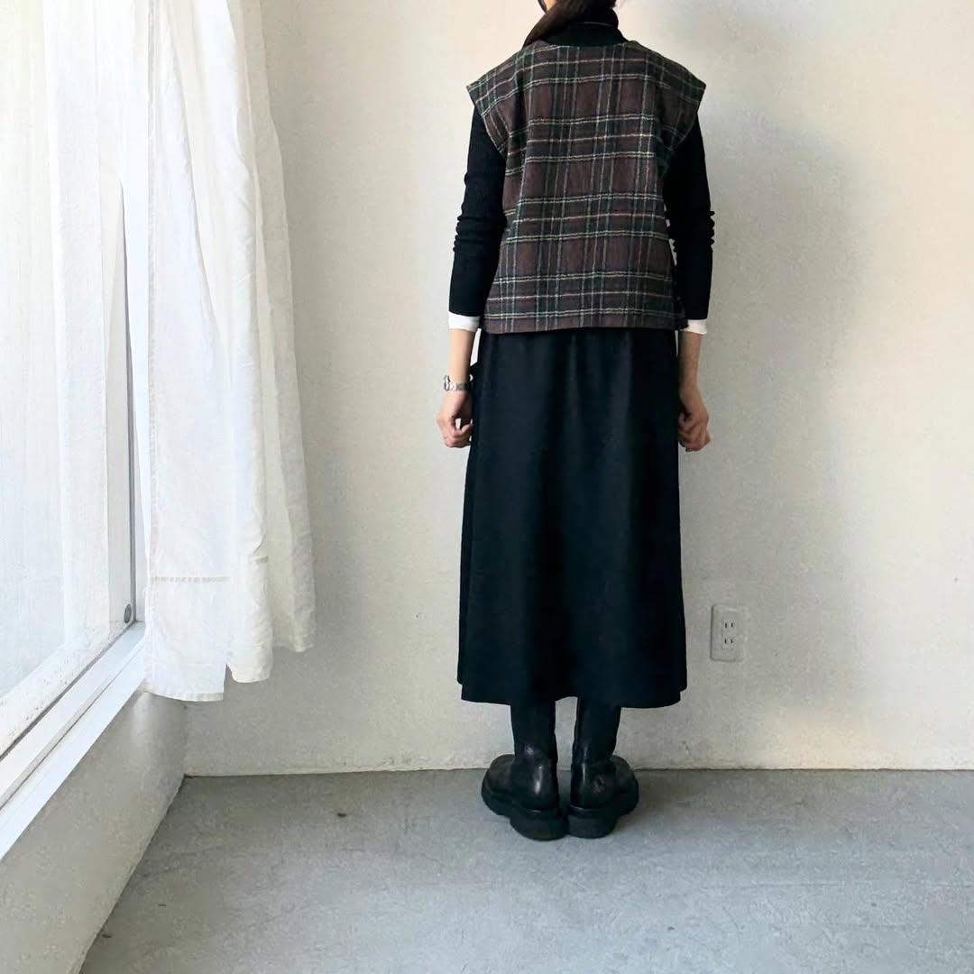 R&D.M.Co  ウール タータンチェックボタンビブ