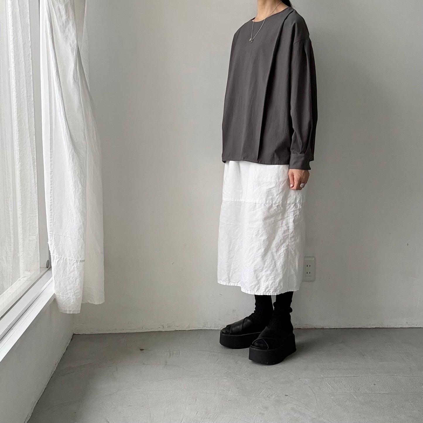 atelier naruse  オーガニックコットンタックブラウス