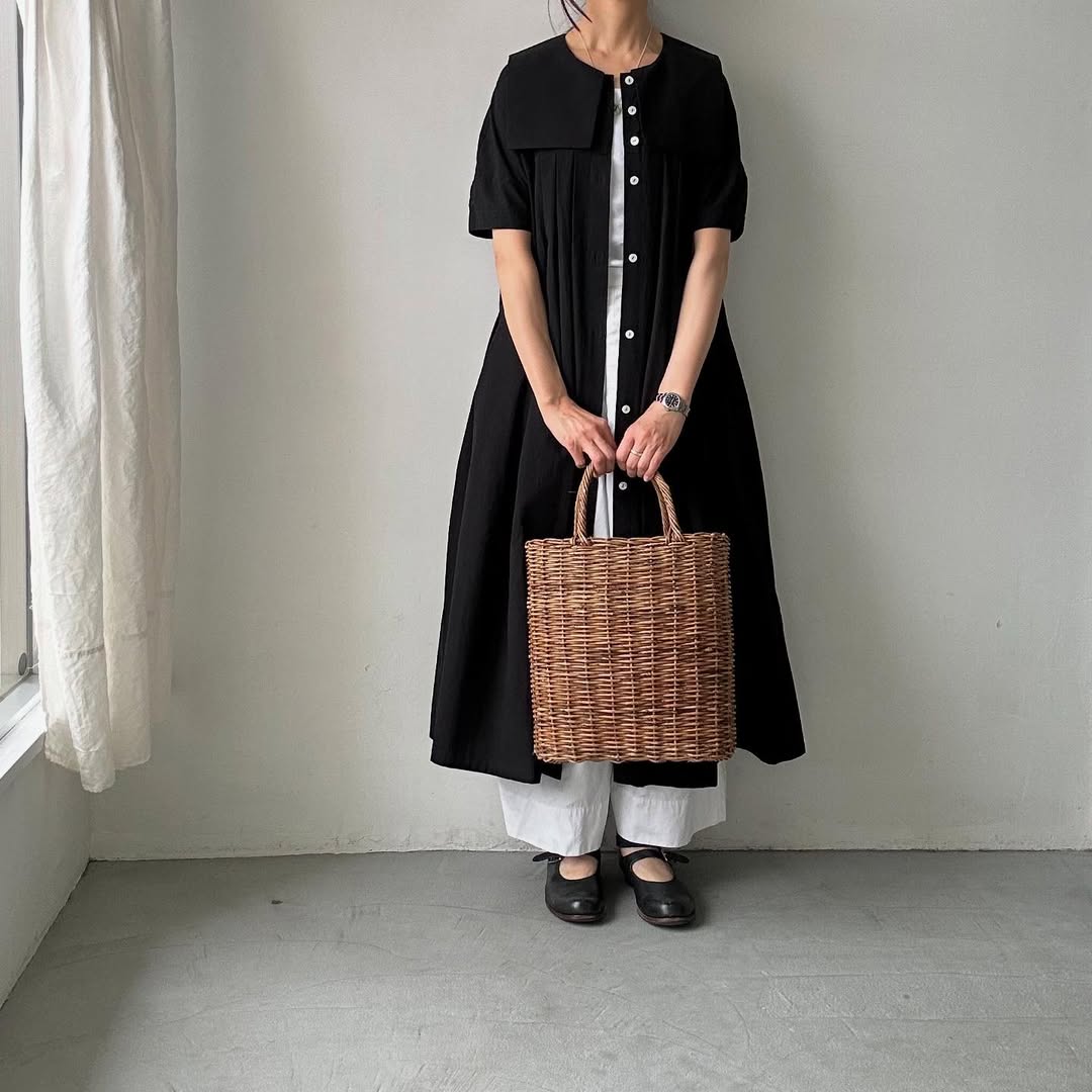 MAGALI 天日干しコットンスクエアカラーワンピース　ブラック