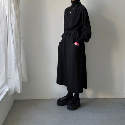 atelier naruse ウールタートルネックニット　ブラック×袖口ピンク