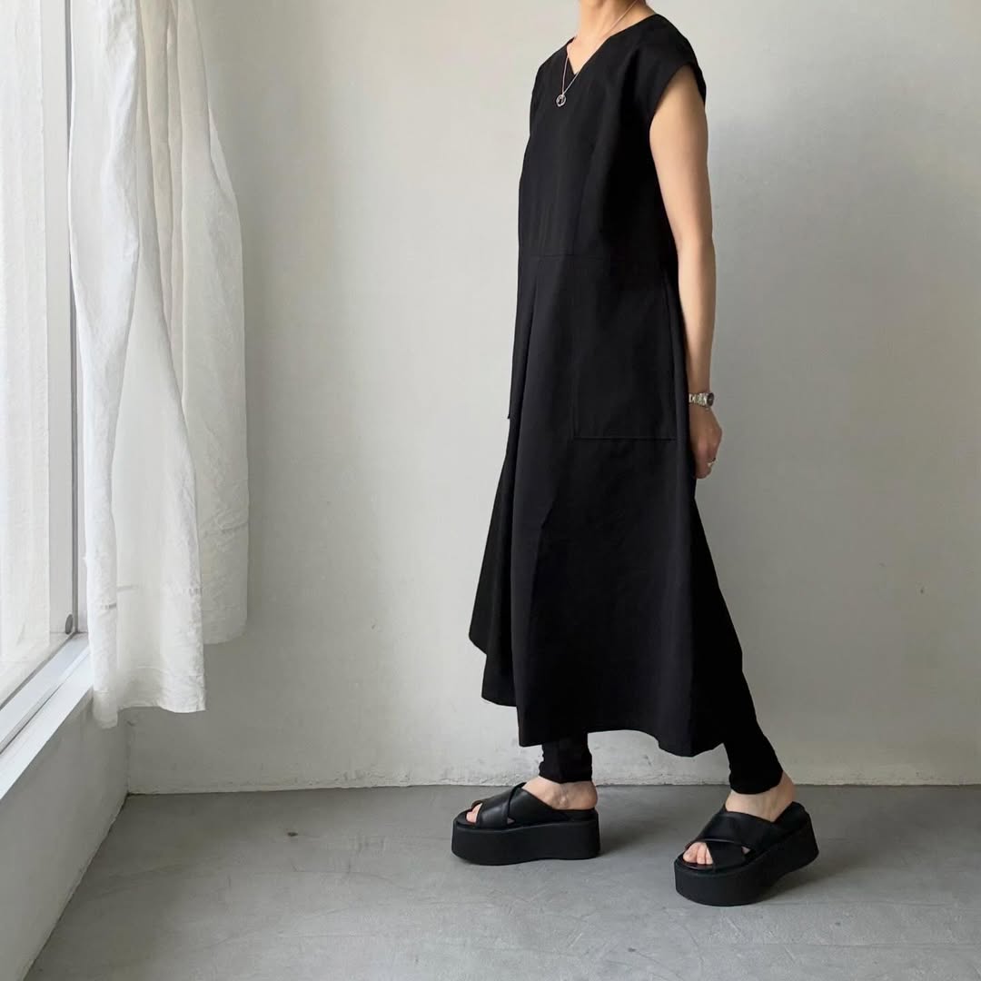 Linenya  フロントタックワンピース
ブラック