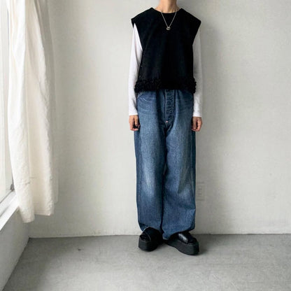 R&D.M.Co  フリルデコレーションボタンビブ　ブラック