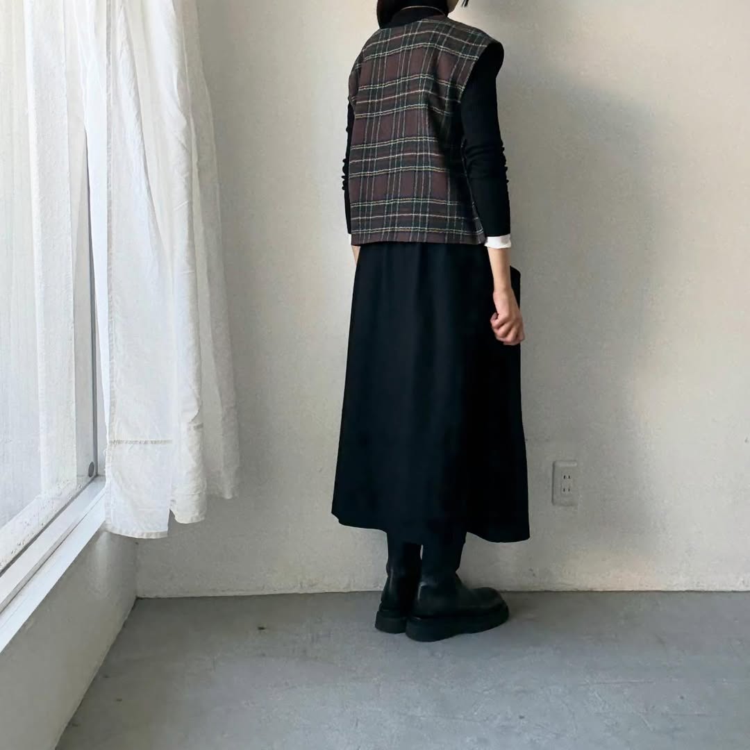 R&D.M.Co  ウール タータンチェックボタンビブ